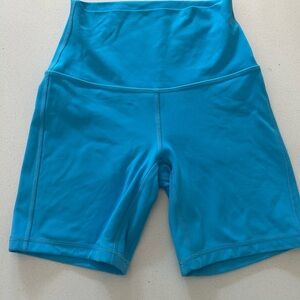 lululemon Kayak Blue Align Shorts 6”, size 2